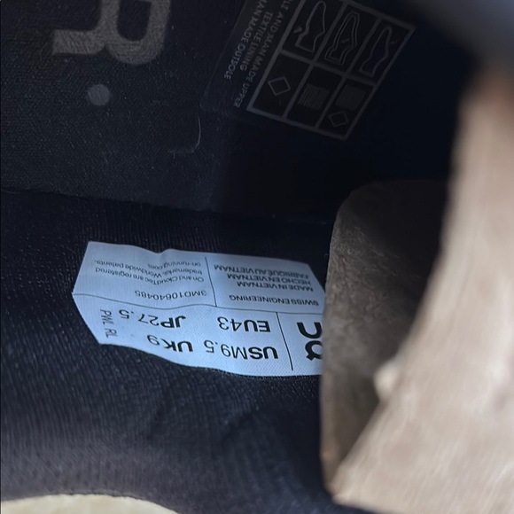 On Roger black shoe - Picture 5 of 8